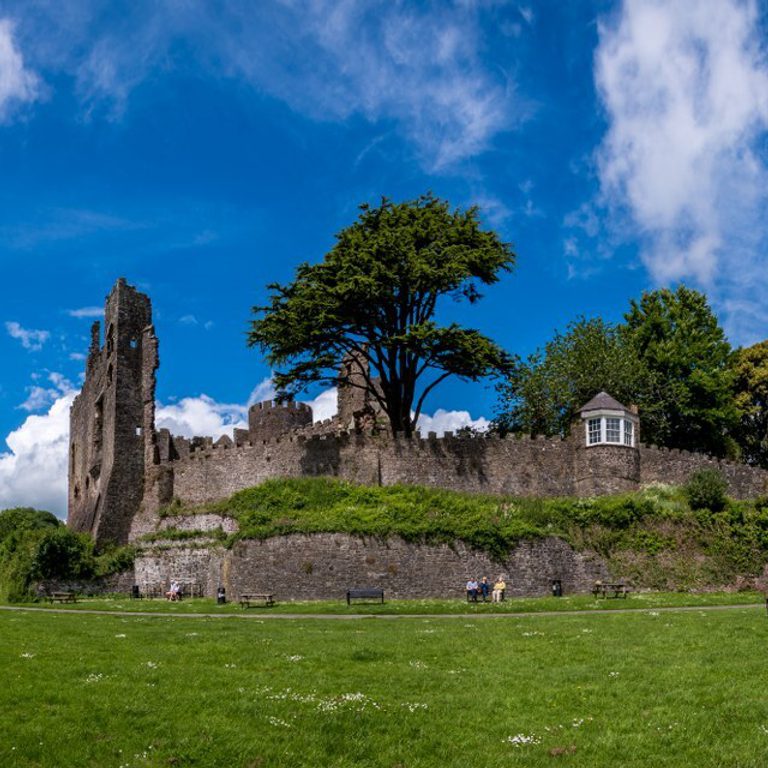 Laugharne Castle overlooks the Taf estuary, close to the boathouse of Dylan Thomas.